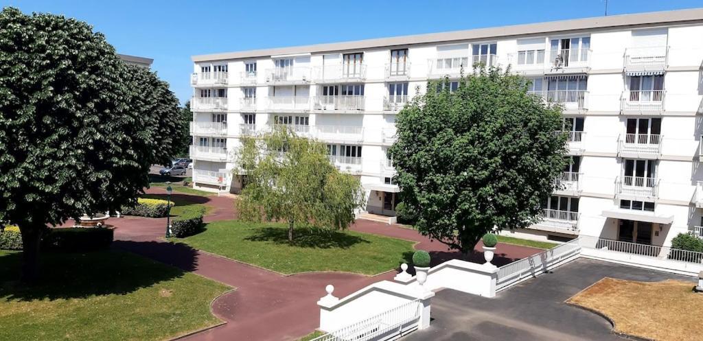 Appartement Lumineux Idealement Situe A Proximite De Musees Equipements Sportifs Salle De Spectacle Commerces Caen Exterior photo